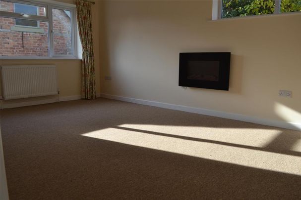 2 bedroom bungalow to rent - Photo 1