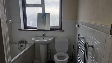 Scotts Road, Southall, UB2 - Photo 2