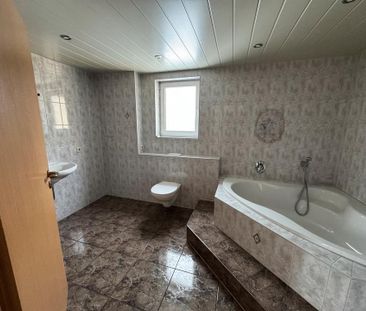 Schöne 3-Raumwohnung in Oelsnitz auf der Bahnhofstraße - Photo 2