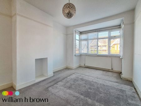 Robin Hood Road, Brentwood - Photo 2