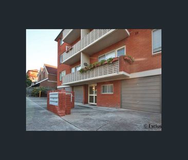 Recently refurbished 1 Bedroom Unit with Garage - Photo 4