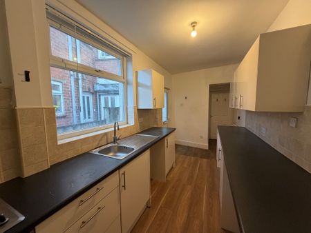 Flat Above 12 Askern Road, Bentley , Doncaster, DN5 - Photo 4