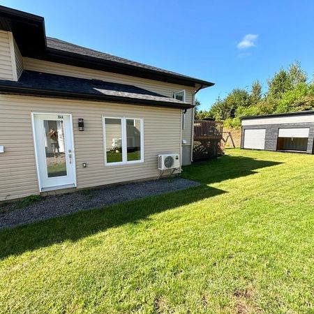 Bachelor au demi-sous-sol d’une maison jumelée, 4 1/2. 1000pi2. - Photo 4