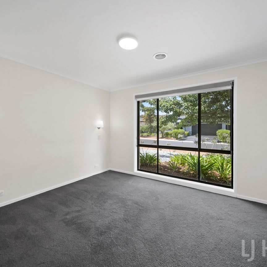 Stylish 4 Bedroom Jerrabomberra House - Photo 1