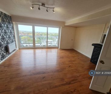 3 bedroom flat to rent - Photo 3