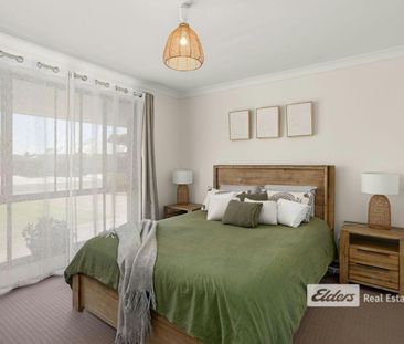 LARGE FAMILY HOME - Photo 2