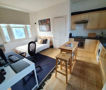 Studio to rent - Photo 1