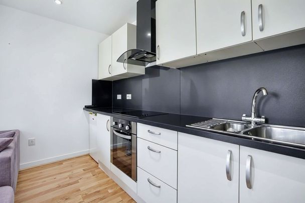 1 bed apartment to rent in Upper Stone Street, Maidstone, ME15 - Photo 1