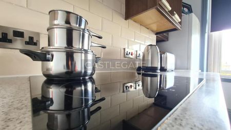 1 bedroom in a flat share to rent - Photo 5