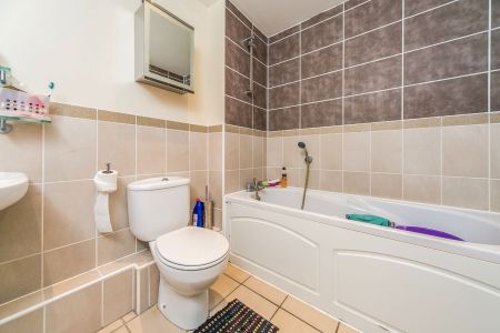 2 bedroom apartment to rent - Photo 3