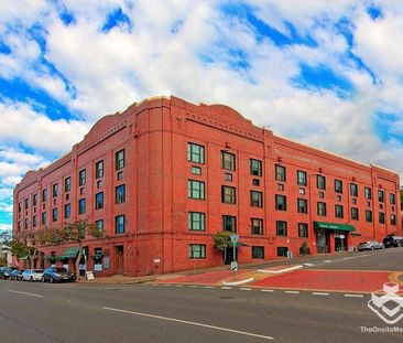 Spacious-Private-Sunny Woolstore Apartment - Photo 2