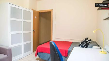 Room in a shared 5-bedroom apartment for rent in Exposició - Photo 5