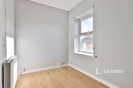 apartment to rent Ashley Road, Poole, BH14 - Photo 2