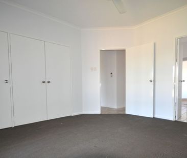 NEAT AND TIDY - 3x1 Close to CBD - Photo 3