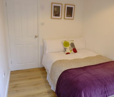 Contemporary, Newly Renovated Ground Floor Apartment in Stockport - Photo 6