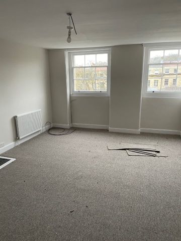 2 Bed Flat, Caledonia Place, BS8 - Photo 3