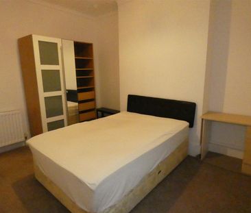 2 bed terraced house to rent in Meldon Terrace, Heaton - Photo 2