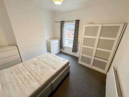 3 bedroom terraced house to rent - Photo 3