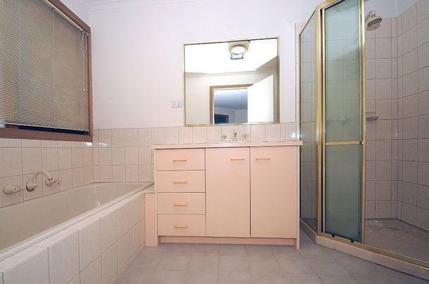 2/5 Campbell Street, Glen Waverley - Photo 1