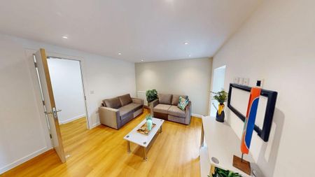 3 bedroom apartment to rent - Photo 4