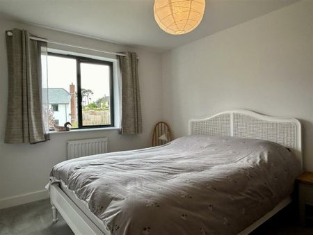 3 bedroom semi-detached house to rent - Photo 5