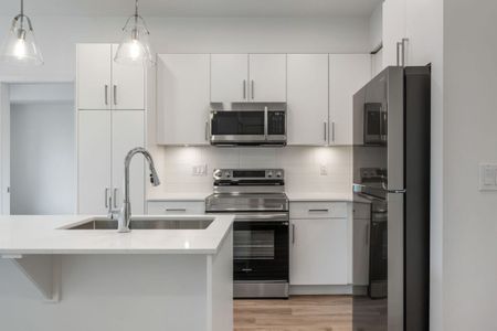 Brand New Condo in Sterling at Bell Centre B – First 2 Months Rent Free! - Photo 4