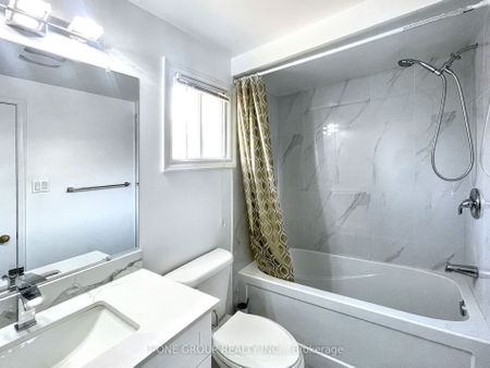 For Lease - 4485 Jenkins Crescent, Mississauga, Ontario - Photo 2