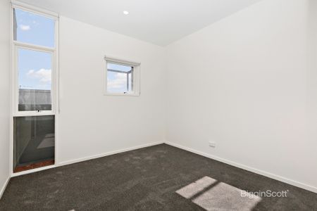 Spacious 3 Bedroom Townhouse in Prime Richmond Location - Photo 5