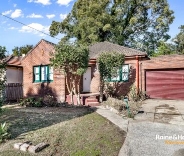 “Updated three bedroom brick home” - Photo 6