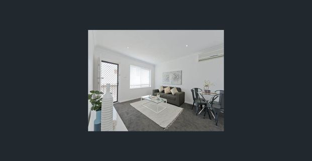 Upstairs unit in fabulous location! - Photo 1