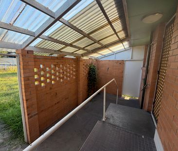Large Three Bedroom Home in Central Southport - Photo 6