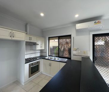 Low Maintenance 2 Bedroom Townhouse in Prospect! - Photo 3