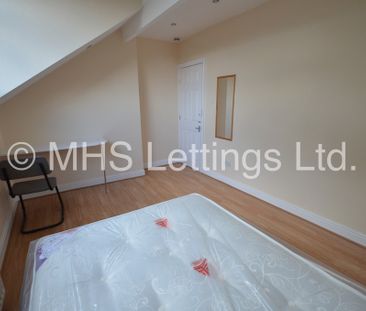 7 Bedroom Mid Terraced House for rent in High Cliffe - Photo 2