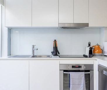 Spacious studio with parking and courtyard. - Photo 4