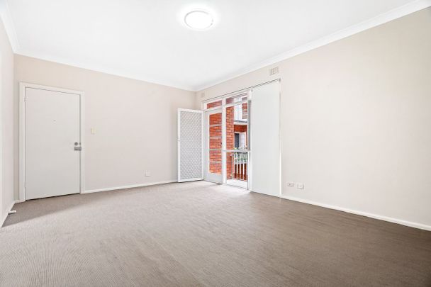 2-Bedroom Apartment in Prime Brighton-Le-Sands Location - Photo 1
