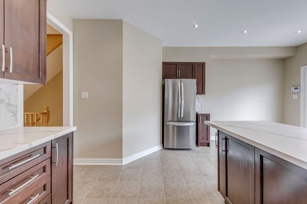 For Lease - 5494 Tenth Line, Mississauga, Ontario - Photo 1