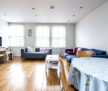 A charming three-bedroom, first-floor maisonette on Longley Road cl... - Photo 2