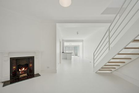 Light Filled Peninsula Residence - Photo 2