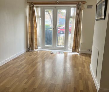 WEST BLETCHLEY - 3 BEDROOM (2bed + nursery/study) - Photo 2