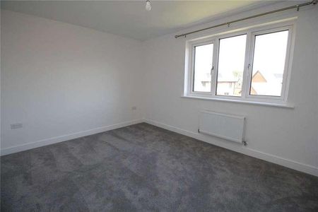 Chadwick Avenue, Bordon, Hampshire, GU35 - Photo 3