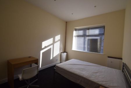 4 bedroom terraced house to rent - Photo 2