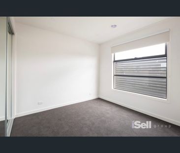 2/63 Royal Avenue, Springvale, Vic 3171 - Photo 3