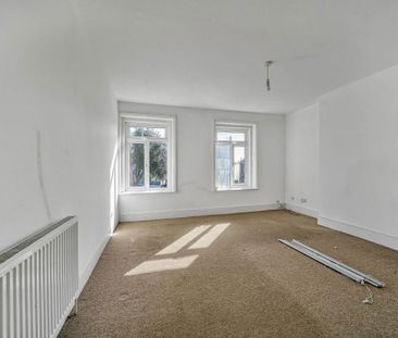 3 bedroom flat to rent - Photo 5