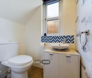 2 bedroom terraced house to rent - Photo 4