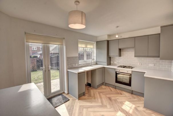 2 bedroom end of terrace house to rent - Photo 1