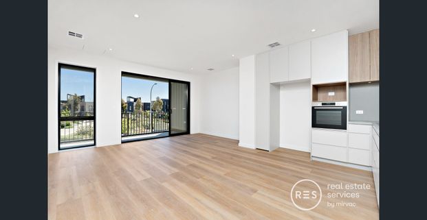 Stylish 2-Bedroom Living in The Fabric with park views - Photo 1