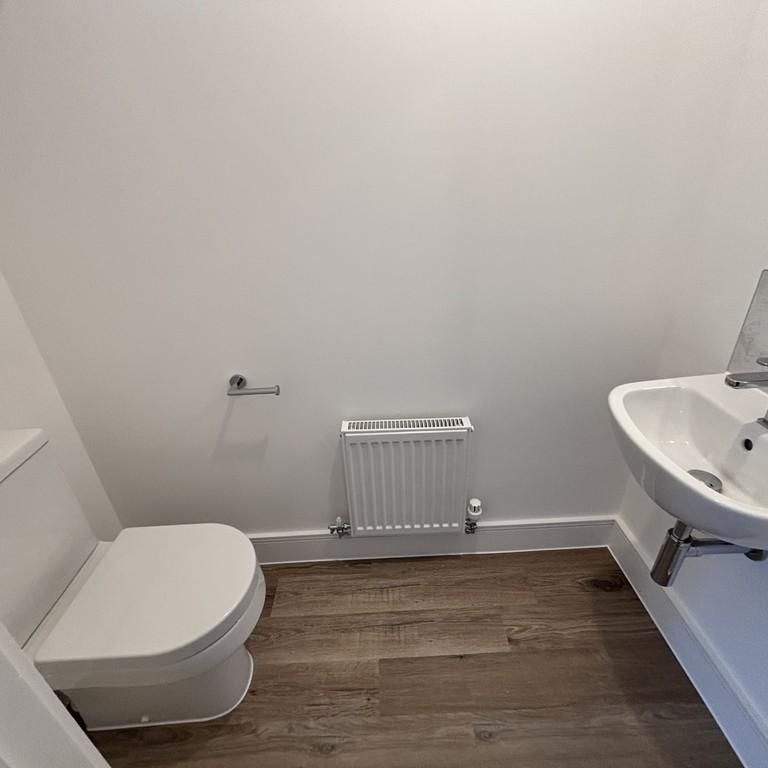 3 bedroom semi-detached house to rent - Photo 1