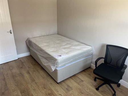 Gloucester Road, Patchway, Bristol - Photo 3