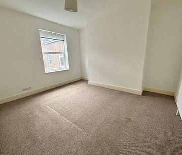 Bury New Road, Prestwich, M25 - Photo 2