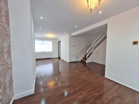 Berkshire Close, Chadderton - Photo 3